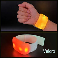 Pulsera LED Activada por Sonido - Sincronización Musical para Fiestas, 4/15 Colores LED, 4-10 Horas de Duración de la Batería, Diseño Retro Romántico Portátil para Bodas