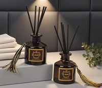 Diffuseur à bâtonnets en verre premium 50 ml avec fleur de bois et parfum préservé pour la maison, le bureau ou l'hôtel – Forme liquide