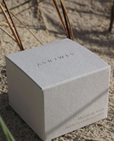 Boîtes en papier personnalisées blanches avec logo en relief, impression personnalisée, estampage à chaud pour emballages cadeaux cosmétiques et parfums, modèle 002, fabriqué en Chine