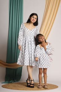 Vestidos cortos elegantes informales florales con estampado de manga Midi y cuello de mujer de gran popularidad, vestidos Midi cortos estampados pequeños para mujer - Product Image 5