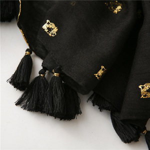 Sciarpa Hijab Lunga di Design in Cotone e Lino per Donne, Stile Vintage Bianco e <span class=keywords><strong>Nero</strong></span> con Dettagli in Oro, Sciarpe e Scialli con Nappine - Product Image 5