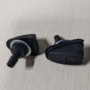 Buse à <span class=keywords><strong>jet</strong></span> d'eau voiture <span class=keywords><strong>universel</strong></span> lave-glace tête d'arrosage essuie-glace forme de ventilateur couvercle bec sortie d'eau réglage de buse - Product Image 4