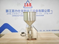 Machine de remplissage automatique de liquides, équipement de remplissage de bouteilles en acier inoxydable pour les aliments et les boissons