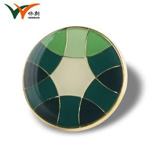 Pin de Solapa Personalizado con Logotipo en Esmalte Duro y Suave, Magnético, con Resina Epoxi - Product Image 2