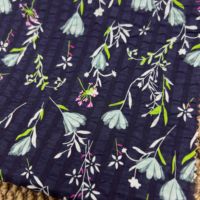 Tissu en coton peigné tissé à imprimé floral marine, texture froissée effet sel, matière infroissable pour robe de fête de jardin, 50 pouces, 80 g/m²