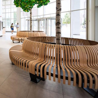 Chaise-banc ergonomique moderne personnalisée en bois massif avec dossier incurvé, pour usage commercial extérieur et espaces publics