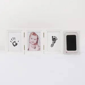 Solid wood photo frames that reproduce baby prints and footprints do not need to be washed clean and hygienic by hand