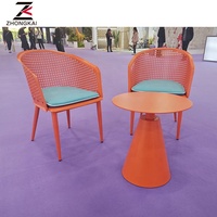 Chaise de salle à manger contemporaine en aluminium perforé pour l'extérieur, résistante aux UV et imperméable, fauteuil de patio