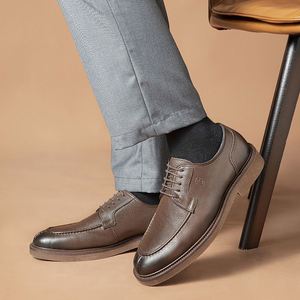 Zapatos de Cuero para Hombre - Brogues Modernos Impermeables y con Aumento de Altura, Zapatos Formales y Casuales Británicos con Cordones y Punta Redonda - Product Image 3