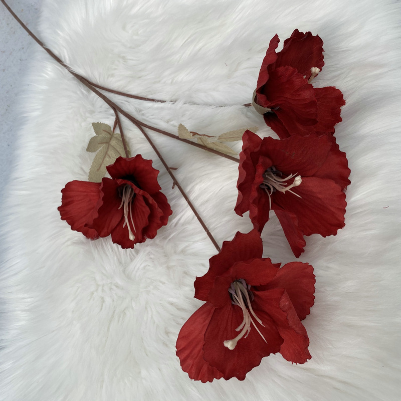 4 têtes, non.2, rouge foncé