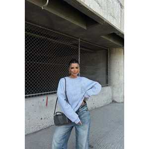 Sweat-shirt et sweat à capuche gris brodé pour femme - Product Image 3