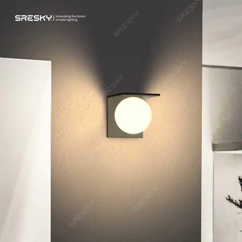 अद्वितीय डिजाइन गोलाकार दीवार प्रकाश ip54 सौर उद्यान रोशनी में 4 प्रकाश मोड हैं।