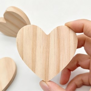 Nuevo adorno de madera de pino en forma de corazón para decoración transfronteriza, bloque de madera cortado con láser, adorno decorativo de virutas de madera DIY. - Product Image 3