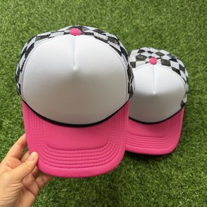 Gorra <span class=keywords><strong>de</strong></span> béisbol tipo trucker <span class=keywords><strong>de</strong></span> malla a cuadros con visera rosa y frente blanco, ajustable con cierre a presión, para mujer, ideal para uso diario casual en verano. - Product Image 1
