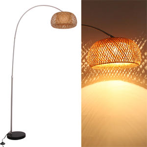 Lampe de sol en rotin tressé et bambou pour salon, style minimaliste - Product Image 4