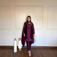 Burgunderrotes Seiden-Choli-Salwar-Kameez-Set mit Stickerei, Hochgeschlossener Knöchellanger Tunika, Traditionelles Indisch-Pakistanisches Party- und Hochzeitsoutfit