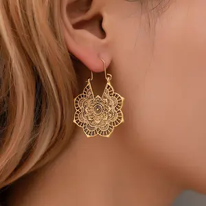 女性波西米亚复古风格雕刻耳环民族异国金属镂空花朵耳环时尚饰品
