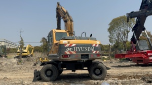 Excavadora de ruedas Hyundai R150W-9 usada, excavadora de ruedas Hyundai de segunda mano, excavadora de ruedas con neumáticos Hyundai de 15 toneladas, 150W-9, 150W-7 en stock. - Product Image 3