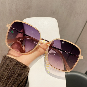 <span class=keywords><strong>Gafas</strong></span> de sol elegantes con gradiente <span class=keywords><strong>para</strong></span> mujer, <span class=keywords><strong>gafas</strong></span> de sol Vintage Chic UV400, <span class=keywords><strong>gafas</strong></span> de sol de cristal de lujo <span class=keywords><strong>para</strong></span> mujer, <span class=keywords><strong>gafas</strong></span> de diseñador de marca - Product Image 1