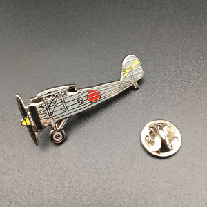 Insigne de <span class=keywords><strong>jet</strong></span> privé artisanal <span class=keywords><strong>en</strong></span> métal émaillé dur personnalisé de haute qualité pour l'obtention du diplôme d'école de <span class=keywords><strong>vol</strong></span> - Product Image 1