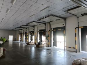 <span class=keywords><strong>Porte</strong></span> <span class=keywords><strong>sectionnelle</strong></span> coulissante industrielle robuste pour hangars d'avions et grandes installations commerciales - Product Image 6