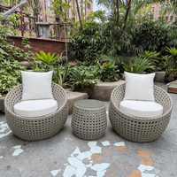 3-teiliges Modernes Outdoor-Sitzgruppen-Set mit Kissen Geflochtenes Rattan Kaffeetisch und Stühle Essgruppe
