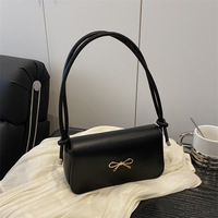 Sac à bandoulière 2025 Summer Underarm Popular Elegant Bow Sling Bag pour les femmes