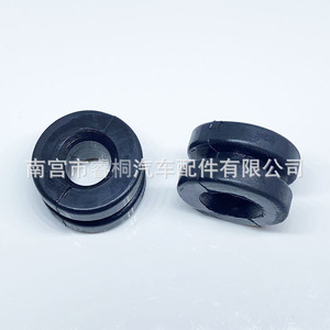 Soporte de Goma Shuangxuan de 24.5mm X 10.5mm X 3mm para Piezas de Suspensión Automotriz - Product Image 2