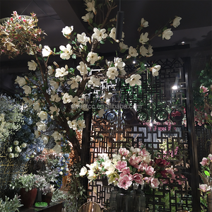 بسعر الجملة من المصنع أزهار ماغنوليا اصطناعية ملونة نابض بالحياة مشهورة مع براعم - Product Image 2