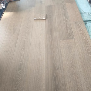 <span class=keywords><strong>Parquet</strong></span> droit de couleur grise en bois de chêne blanc gratté <span class=keywords><strong>à</strong></span> la main Plancher en bois dur <span class=keywords><strong>massif</strong></span> d'ingénierie brossé pour une utilisation en intérieur - Product Image 4