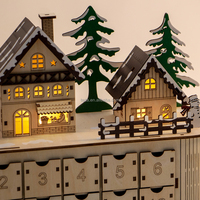 Nouvelle Tendance 2026 Calendrier de l'Avent de Noël à 24 Tiroirs, en Bois Découpé au Laser avec Lumières LED, Motif Village et Maison dans les Arbres
