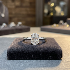 Bague solitaire en diamant ovale cultivé en laboratoire, or blanc massif 18 carats, 1,00 ct, E VS, certifiée IGI, classique, quatre griffes, bande fine, pour femme - Product Image 3