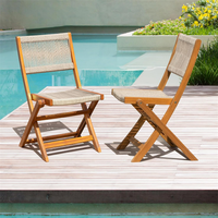 Chaise de jardin pliable en bois avec structure en acacia et corde tressée, chaise d'appoint pliable pour l'extérieur, idéale pour les villas, les complexes hôteliers et les patios.