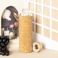 Bouteille d'eau en verre de haute qualité de grande capacité de 550ml avec manchon en liège respectueux de l'environnement/couvercle en bambou sûr