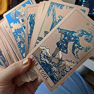 定制徽标 78 张牌组 粉色神谕牌 印有经典塔罗牌图案 带有指南书 耐用环保 PVC 材质 - Product Image 2