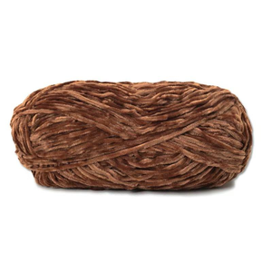 Sciarpa e scarpe fatte a mano con motivo a tinta unita in ciniglia 100% in poliestere per la tessitura con gancio per orso viola - Product Image 4