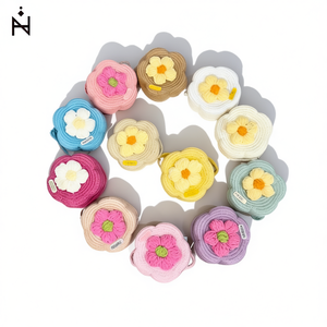 Borsa floreale in paglia intrecciata 12x14 cm per donna, accessorio moda estivo da spiaggia - Product Image 1