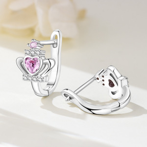 En stock: Pendientes de aro con corona de latón rosa y blanco, originales, exclusivos y de alta gama para mujer. - Product Image 4