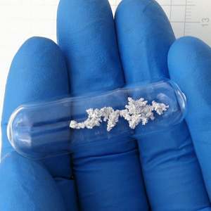 Métal argenté 99.999%, morceaux irréguliers de cristal d'argent de 1 gramme dans le verre - Product Image 2