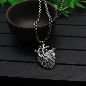 Nueva Joyería de Moda para Hombre y Mujer, Colgantes de Acero de Titanio para Parejas, Collar con Colgante de Corazón de Estilo Retro, Joyería al por Mayor - Product Image 3