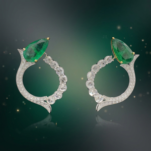 Boucles d'oreilles créoles en or blanc 18 carats avec émeraudes taille poire et diamants taille rose, bijoux fins faits à la main, produit élégant, idéal comme cadeau - Product Image 2