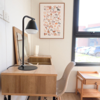 PTH Maison Conteneur Modulaire Extensible Flip, Design Moderne Classique, Couleur Bois, Structure en Acier, Résistante au Feu et à la Corrosion, Pour Extérieur