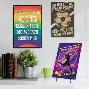 サッカーチアリーダーピンナップガールティンウォールサインクラシックサッカープレーヤーヴィンテージメタルウォールアートベッドルームマン洞窟の装飾 - Product Image 1