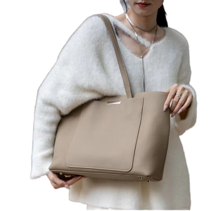 AndoBag Sac fourre-tout en cuir de vache véritable pour femmes Grande capacité Sac à main mode décontracté Imperméable Sac à bandoulière de banlieue Modèle 1523 - Product Image 4