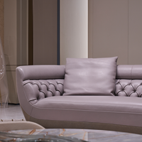 Canapé en cuir de luxe italien au design original, lignes droites, avec pieds en acier inoxydable et rembourrage en éponge
