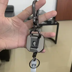 Porta chiavi in metallo retrattile per ufficio