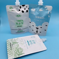 Herbruikbare staande plastic zakken met tuit voor melk, dranken en sappen, op maat gemaakte drinkzakken met tuit.