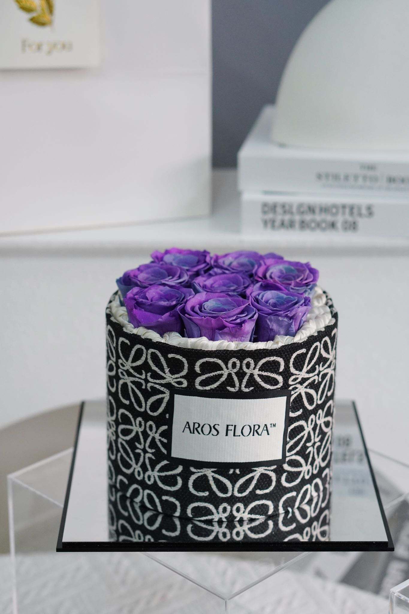 กล่องของขวัญทรงถังกอดดอกไม้สีน้ำเงินสีม่วง