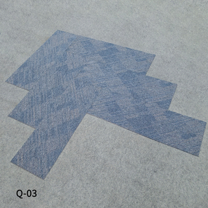 Alfombra de Polipropileno de Alta Calidad con Bucle, Diseño Moderno a Rayas, Acolchada, Ecológica y Antideslizante - Product Image 1