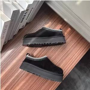 รองเท้าบูทหนังแกะบุขนสำหรับผู้หญิง ปี 2025 รองเท้าบูทฤดูหนาวแบบมีพื้นหนา รองเท้าบูทหิมะแบบมีขน รองเท้าดีไซเนอร์ รองเท้าแตะ Tazz รองเท้าที่ให้ความอบอุ่น - Product Image 4